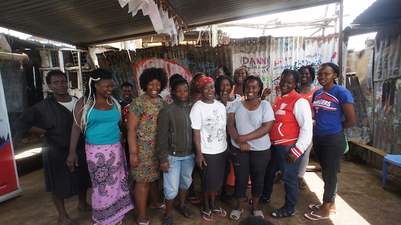 mujeres-cosiendo-en-kenia