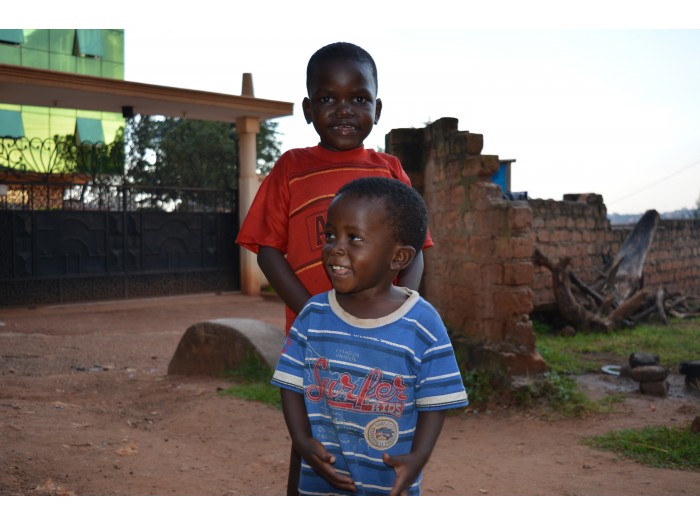 voluntariado uganda cuido y enseñanza de niños